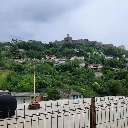 Makos Konukevi *