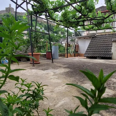 Makos Konukevi Gjirokastër